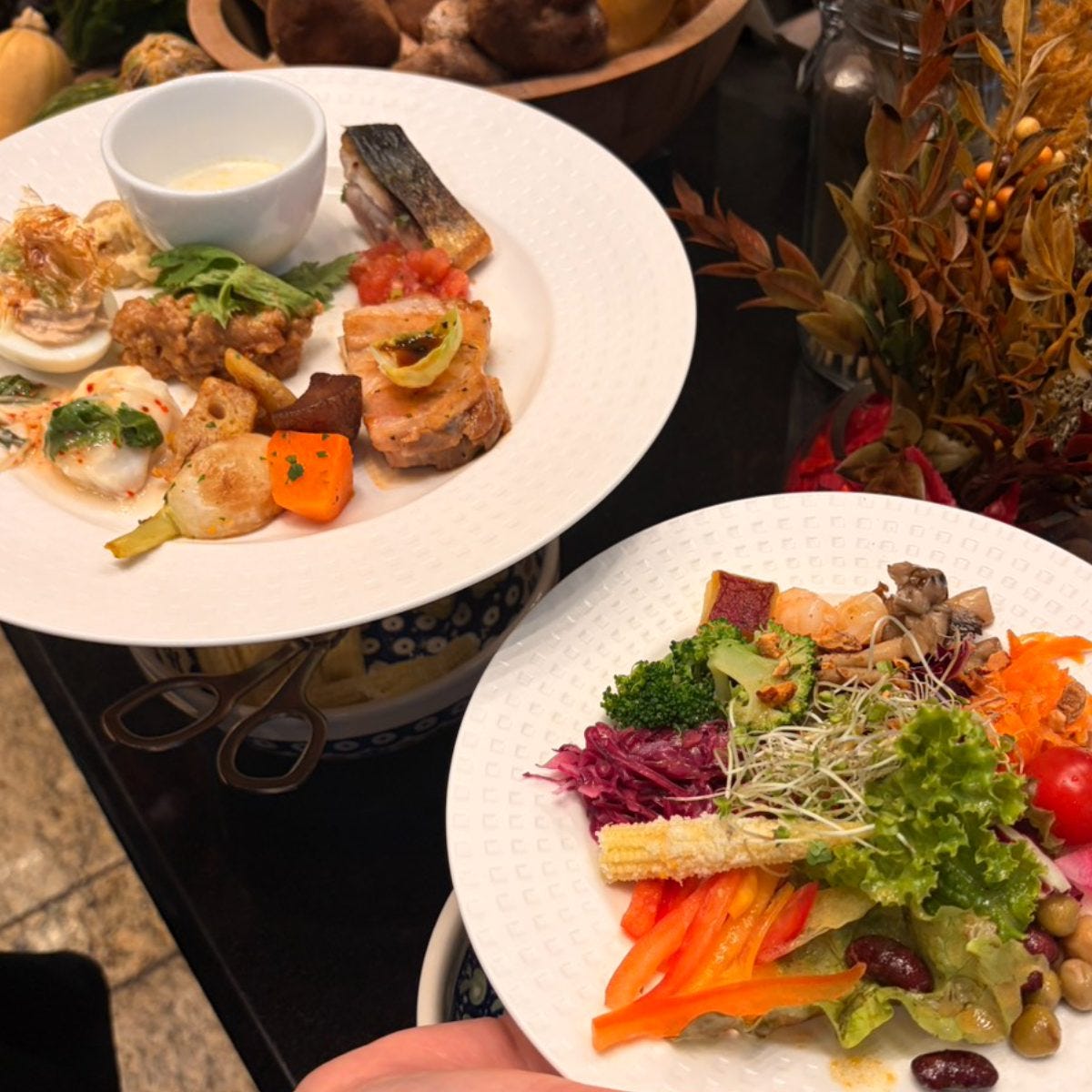 マンダリン オリエンタル 東京で秋の味覚を満喫。約30種の野菜とできたて料理を味わう贅沢ビュッフェ体験