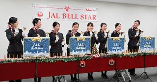 CA有志のミュージックベルチーム「JALベルスター」、30年の節目クリスマスに向け練習中