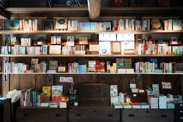 東京・板橋、大正5年の蔵で時間旅行時間をテーマにした「タイムトラベル専門書店」がオープン