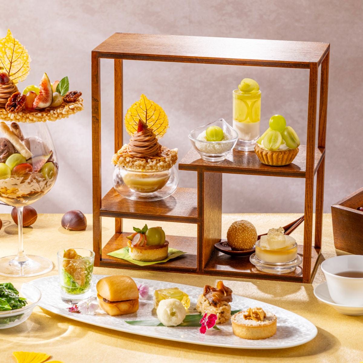 ストリングスホテル東京インターコンチネンタルから、シャインマスカットと栗の中華アフタヌーンティー。1日10食限定のパフェも