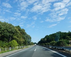 「窓の外を自分のタイヤが走っていく」高速道路で体験した九死に一生のハプニング…プロ任せでは防げなかった“盲点”