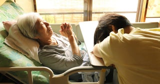 「希望してもサービスを受けられない」ヘルパー不足、施設の倒産…介護者を追い詰める“業界の疲弊”