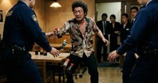 「俺は組のもんだぞ！」ホテルで暴れる男が“宿泊客のチームプレー”で警察に捕まるまで。後日判明した“驚きの正体”