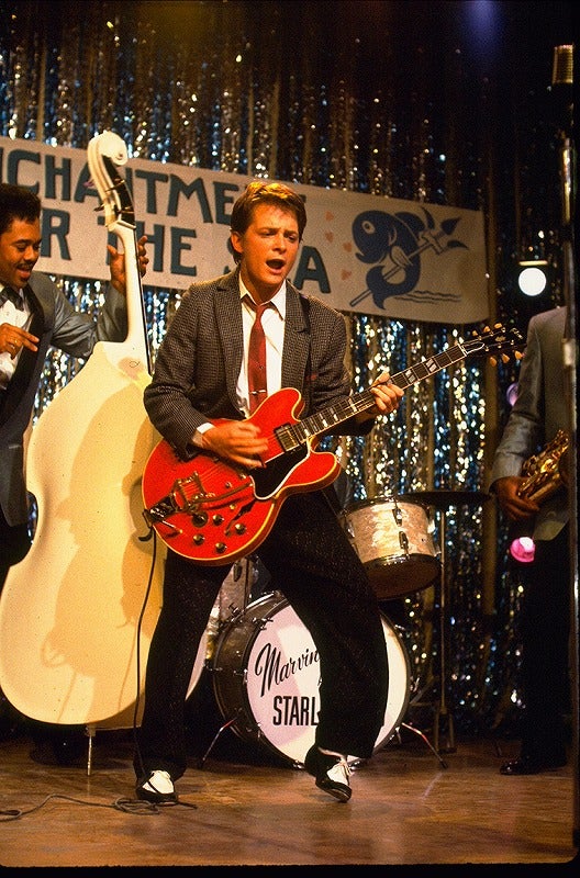 伝説のギターが行方不明!?「バック・トゥ・ザ・フューチャー」キャストが捜索呼びかける特別映像公開