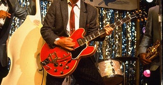 伝説のギターが行方不明!?「バック・トゥ・ザ・フューチャー」キャストが捜索呼びかける特別映像公開