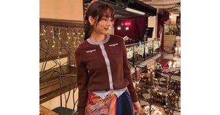 のん、花＆ドットのスカーフを取り入れたドラマオフショ公開 