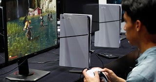 大幅値下げの「PlayStation5」は大ヒット中の「Switch2」に勝てるのか？