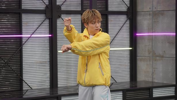TETSUYA考案の「狙いうち」ダンスにシニア大盛り上がり「め組のひと」出張レッスンも＜DANCE TRAIN＞