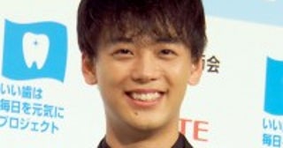 竹内涼真、家族でロンドン旅行美人すぎる母の顔出しに「ママ可愛いー」「おかあさんやなくおねえさん？若い」
