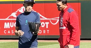 【MLB】「グラブのせいにするな」 ヌートバーを変えたイチローの言葉 新ルーティンが生んだ驚きの変化