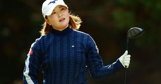 “暗闇バーディ締め”の自己ベスト『63』奥山純菜がQTで6打差独走