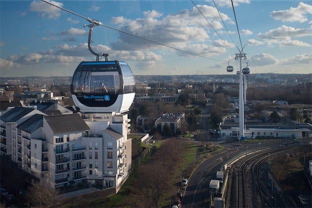 パリ郊外に現れた空の移動回廊｜Câble C1が示す立体的交通ネットワークとその課題