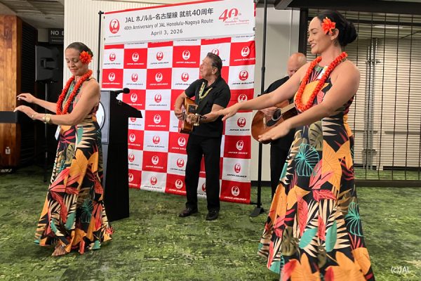 JAL、名古屋〜ホノルル線就航40周年両空港で記念セレモニー開催
