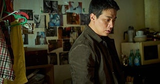 韓国を代表する世界的ヒットメーカー、ヨン・サンホ監督の新作『顔 -かお-』の見どころを紹介。40年前に亡くなった女性の死を巡る衝撃のサスペンスミステリー作品！