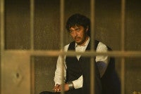 『VIVANT』“野崎”阿部寛＆ドラム再会にネット感動→野崎餓死!?のピンチに悲痛の声も「心配で寝れない」「大丈夫だよね？」