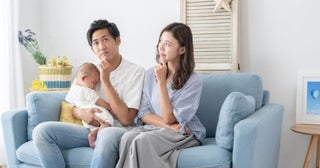夫婦共働き、子どもが生まれました。妻が「大学資金はNISAで作ればいい」と言うのですが、元本保証ではないので心配です。学資保険も入ったほうがいいですか？