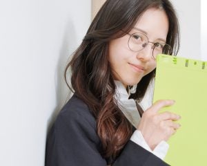 42歳のセクシー女優、中学生の娘に名前を検索され…「もともと、ちょっと変わった母親だとは思われていたみたい（笑）」――3連休ベスト