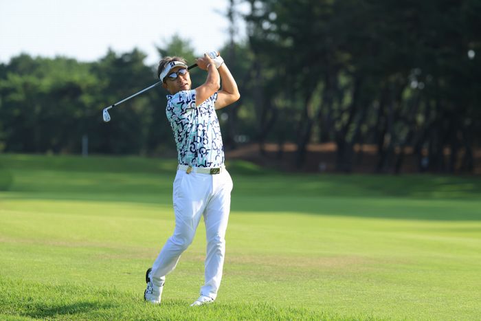 賞金王・宮本勝昌ら首位発進71歳・倉本昌弘はエージシュート【日本シニアOP】