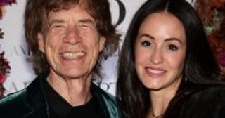 ひ孫もいる81歳の英ロック歌手、44歳下の恋人とついにゴールイン？日本での出会いから11年