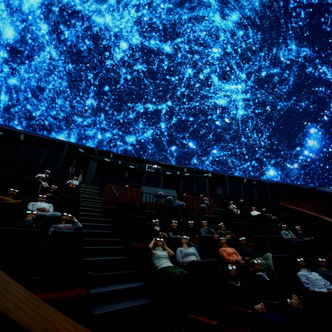 【プラネタリウム】「日本科学未来館ドームシアターガイア」迫力ある全天周の立体視映像で、科学や宇宙を体験できる