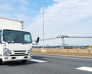 “あおり運転”してきたトラックの運転手が警察に捕まるまで。「あの時思い切ってよかった」ドライバーの対応とは