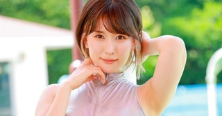 ベッドの上で四つん這い…朝比奈祐未、Gカップ&美ヒップあらわなガーターベルトの赤ランジェリー姿披露