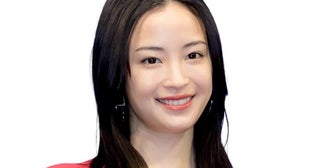 “透明感抜群”の美白美顔が端正…広瀬すず、大人のかわいさを見せたカットに「カワイイ〜」「最高綺麗」