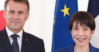 「びっくりした」高市首相と“かめはめ波”ポーズ…マクロン大統領の動画に映り込んだ55歳“激シブ”俳優にネット騒然