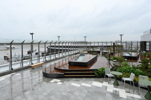 成田空港、1タミ5階リニューアル展望デッキに足湯、フェンス刷新で撮影良好【写真36枚】