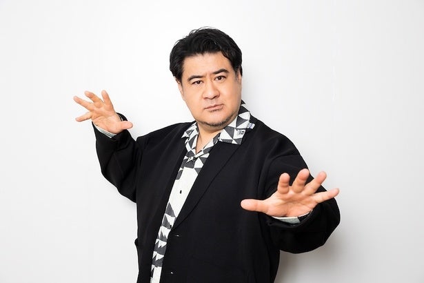 小手伸也、舞台初主演作で演じるのは“妖精おじさん”!?自己顕示欲と承認欲求を抱え「僕だけがずっと難色を示していた」