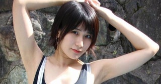 膝を曲げて奥のゾーンがギリギリ見えてる…来栖うさこ、生太ももの裏側くっきり姿に「興奮します」