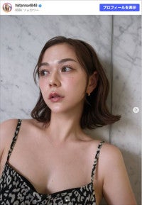 そんなに出して大丈夫!?村重杏奈、現場どよめく「背中ぱっかーんワンピ」に反響