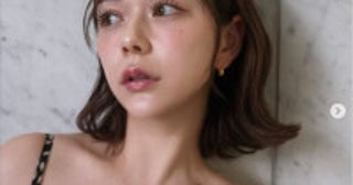 そんなに出して大丈夫!?村重杏奈、現場どよめく「背中ぱっかーんワンピ」に反響
