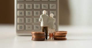 50代の友人から「退職までに3000万円貯まった」と聞いて焦り…！ わが家の貯金は「1000万円」ですが、同年代と比べると少ないのでしょうか？ 今からでも老後資金は間に合いますか？