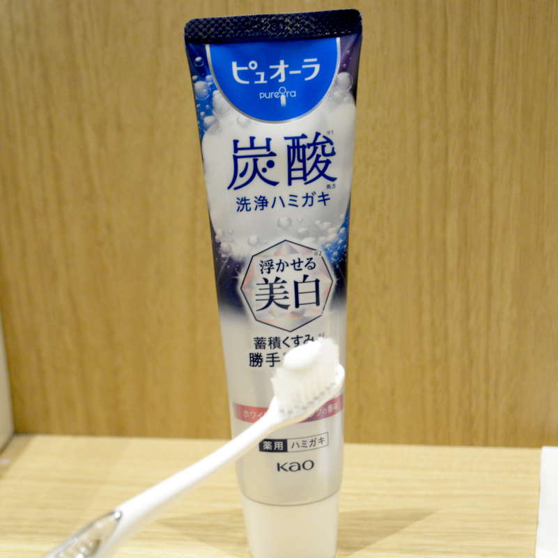 花王の「ピュオーラ 炭酸ハミガキ」に待望の美白ライン「ピュオーラ 炭酸ハミガキ 浮かせる美白」が新登場！ 新商品を早速試してみた