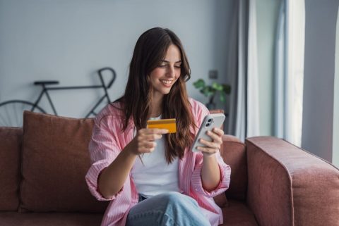 中学生の娘がスマホゲームの“限定キャラ”欲しさに父親のクレジットカードで「10万円」を課金…。本人は「お年玉で返す」と言いますが、取り消しはできないのでしょうか？