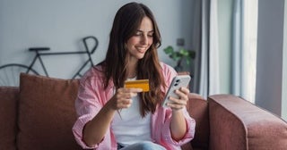 中学生の娘がスマホゲームの“限定キャラ”欲しさに父親のクレジットカードで「10万円」を課金…。本人は「お年玉で返す」と言いますが、取り消しはできないのでしょうか？