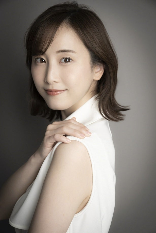 松井玲奈、夜ドラ「青の花 器の森」で主演決定絵付け職人役に『実際に陶芸を始めました』