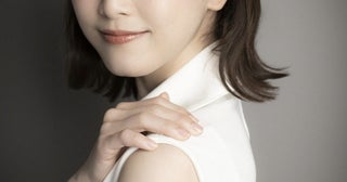 松井玲奈、夜ドラ「青の花 器の森」で主演決定絵付け職人役に『実際に陶芸を始めました』