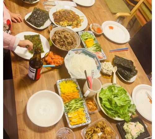  ニッチェ･江上、多忙な中でも手巻き寿司＆キンパで賑やか夕食 