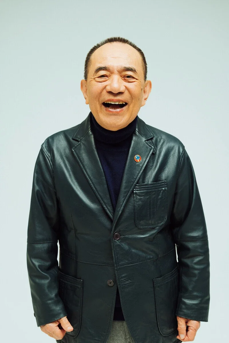 笑点＆週プレ奇跡の60周年コラボで三遊亭小遊三が袋とじグラビアに挑戦！「ベッドはね、久しぶりだね（ニヤリ）」