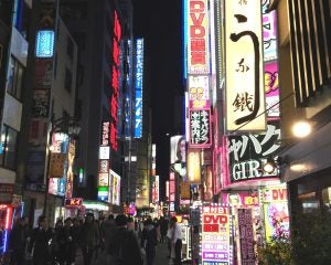 コンドームからメンエスまで値上げの波。原油高と中東情勢が“夜のサービス”を直撃していた