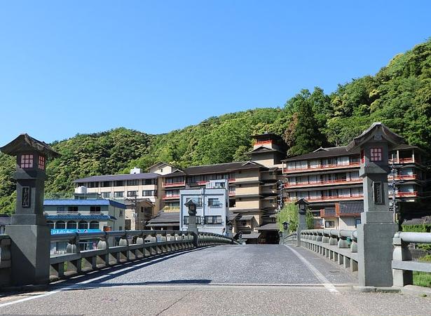 絶景露天風呂×山陰の美味食材！鳥取「三朝薬師の湯 万翠楼」で癒やしのひと時を過ごそう