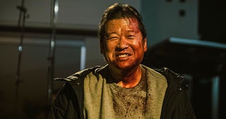 佐藤二朗が血まみれで笑顔！ 映画『名無し』劇中とのギャップに驚くメイキング映像＆写真公開