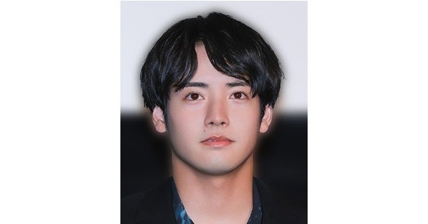 赤楚衛二、タヌキの置物を持つオフショット公開に「タヌキも嬉しそう」「ほっこりします」の声＜キンパとおにぎり＞