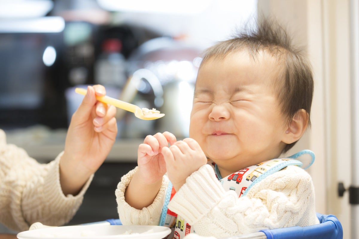 中川翔子さん、離乳食を食べた息子の反応に驚き「ほんとに人生初めて？食べた後目がキラキラしてた！」