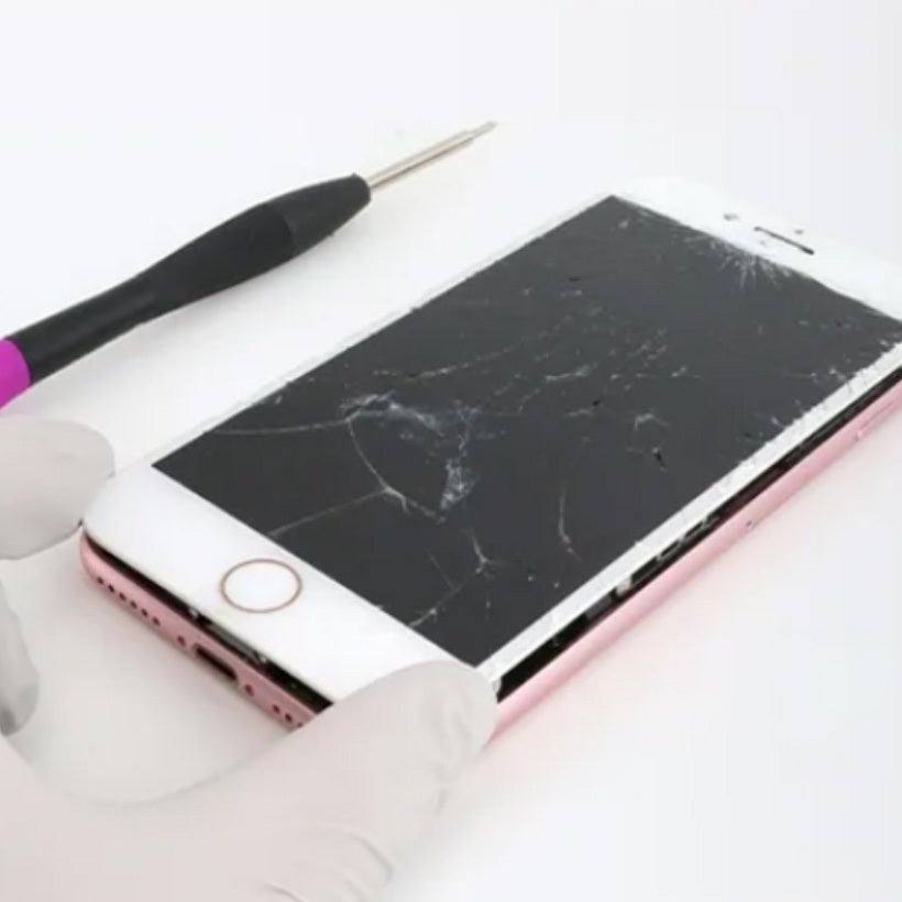 スマホが故障したら、2人に1人が「買い替える」と回答。修理するなら、いくらまで出せる？