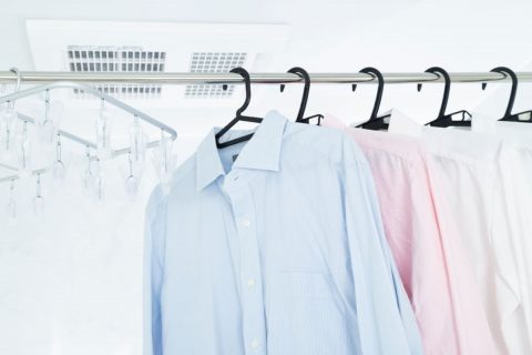 冬は毎日「浴室乾燥機」を使うわが家。夫に「夜遅いと風呂入りにくい」と言われるのですが、いっそ「ドラム式」に買い替えるほうが“便利でお得”でしょうか？ それぞれのコストを比較