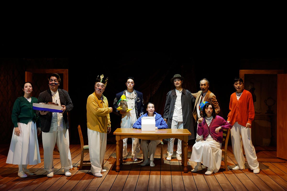 串田和美×ノゾエ征爾が共作で挑むバーレスク音楽劇『豪華客船タイクツニック号沈没』舞台写真＆コメント到着