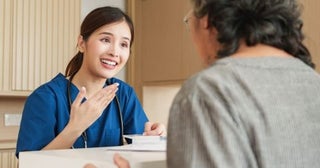 80歳で“持病のある母”との同居を検討中…わが家は「世帯年収800万円」ですが、母を扶養に入れると“本人の窓口負担”も「3割」になりますか？ 負担割合が変わる要件を確認